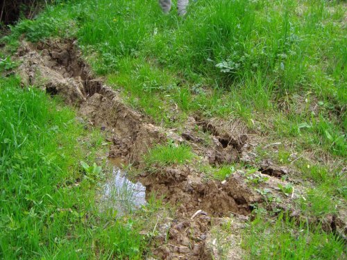 Sesuv půdy na Přecestném nad Žlebem - 7.5.2006